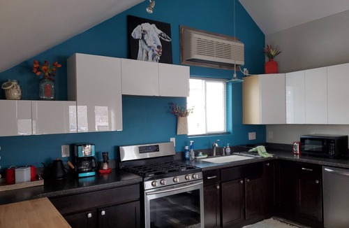 Golden Apartment | Clean, Bright, Private Studio Apt. in Downtown Golden