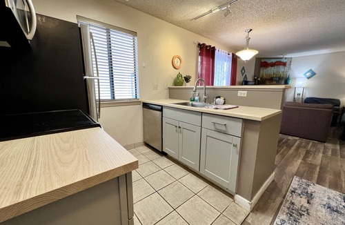 Englewood Condo | Clean & Cozy One Bedroom Condo W/Kitchen In DTC
