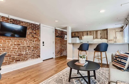 City Park Apartment | Cloud by Modern Midstay/1Block to City Park #C14