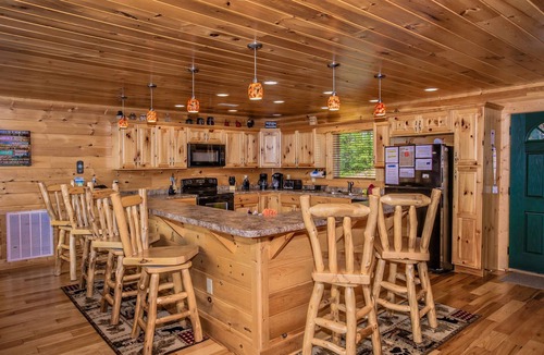 Gatlinburg Cabin | Cloud Dancer Cabin | Gatlinburg 🐻 | Smoky Mtn Views | Hot Tub♨️ | Games Theater
