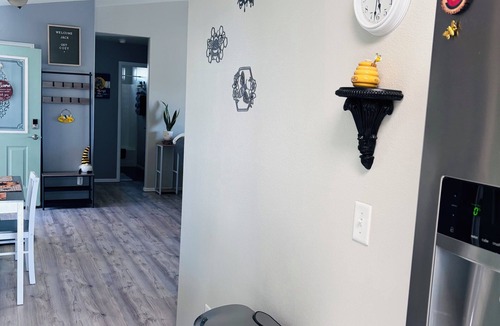 Montrose House | CO Beehive with 2 new king beds! Reclining sectional couch and sunset patio!