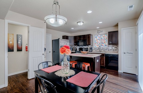 Stetson Hills House | Colorful Co Spgs—30+ Night Stay, Mt Views, Garage, Self Check-In, Fully Equipped