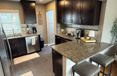 Castle Rock House | Come to the Hideaway, where downtown Castle Rock is a walk away!