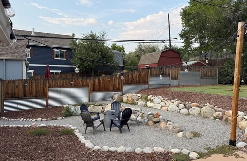Castle Rock House | Come to the Hideaway, where downtown Castle Rock is a walk away!