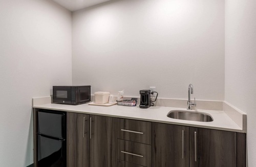 Colorado Springs Hotel | Comfort Suites Colorado Springs East -Medical Center Area