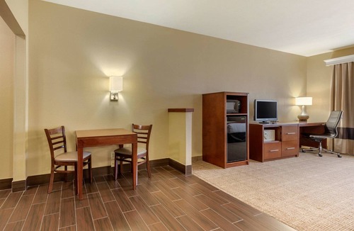 Fort Collins Hotel | Comfort Suites Fort Collins Near University