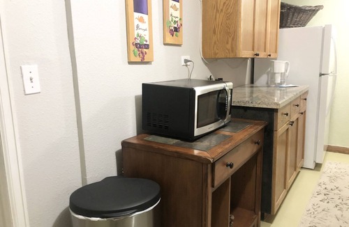 Sloan Lake House | Comfortable Apartment perfect for Travel Nurses