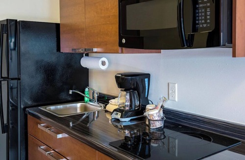 North Las Vegas House | Comfortable Room with Full Kitchen and Parking!