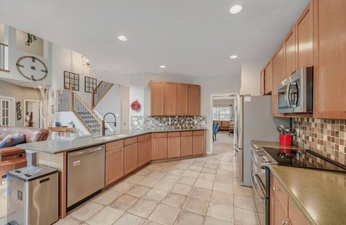 The Meadows House | Comfy 4-Bedroom House in Castle Rock with Priv. Fenced-in Backyard/Dog Friendly.