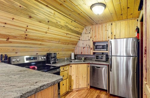 Ponderosa Pines House | Comfy Cabin w/Mountain Views/Free WiFi/Firepit/Washer/Dryer - Near Wolf Creek