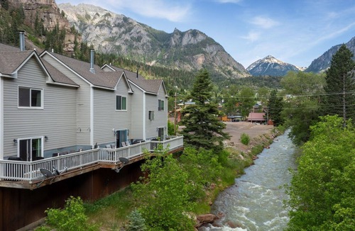 Ouray House | Completely Remodeled Townhome | On Uncompahgre River! | Walk to Town