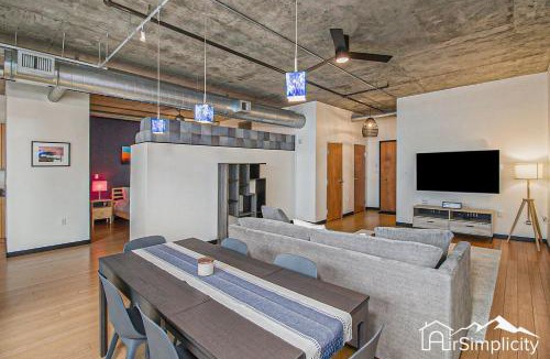 LoDo House | Condo w pvt balcony & gym access