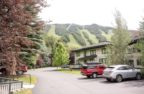 Warm Springs Condo | Condo Walking Distance to the Chairlift
