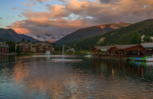 Lakeside Village Condo | Condo with Fireplace and Balcony Near the Lake