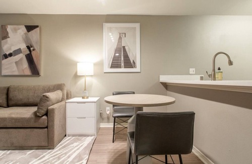 Belltown Apartment | Contemporary large 1BR, in unit Washer/Dryer, parking with all amenities!