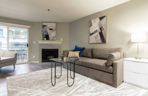 Belltown Apartment | Contemporary large 1BR, in unit Washer/Dryer, parking with all amenities!