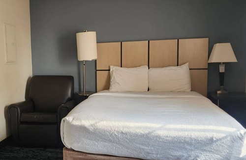 Richfield Hotel | Coratel Suites Extend Stay MSP Airport-Luxury Queen Studio Suites Kitchenette NS