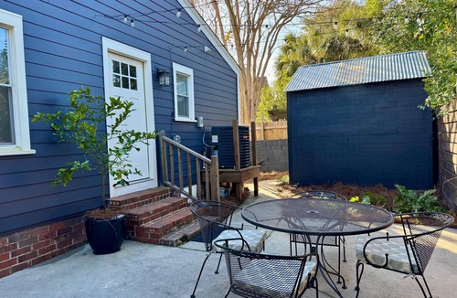 Charleston House | Cottage in Wagener Terrace; walk to Lowndes Grove