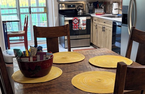 Centennial Apartment | Country Living for Grandparents, Travel Nurses and Execs!