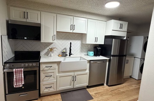 Speer Bed & Breakfast | Cozy 1-bedroom in fabulous Downtown Denver RiNo Art District.