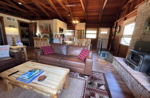 Rye Cabin | Cozy 2-bedroom cabin just 6 minutes to Bishop’s Castle or San Isabell lake.