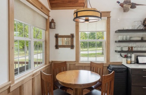 Redbird Smith Cabin | Cozy 2-bedroom “Copper Ridge”cabin trout fishing River Access: exotic hardwoods