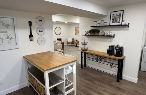 Lakewood House | Cozy 2BR Apartment Near Red Rocks & Mountains