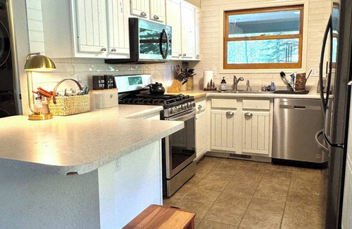 Cuchara House | Cozy 3BR Creekside Cabin - Summer Fun, Fall Foliage & Winter Skiing