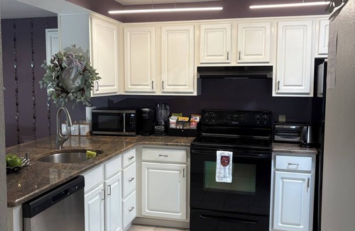 Englewood House | Cozy 4BR Home Near Cherry Creek State Park - Hot Tub & Private Backyard & Patio