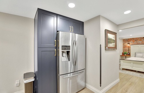 City Park West Apartment | Cozy and Chic 1-Bedroom Apartment in Historic Central Denver - Pet Friendly