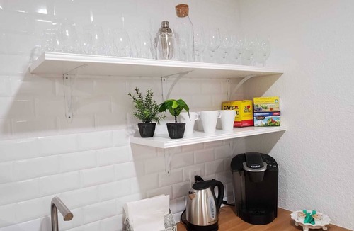 Aurora House | Cozy and modern suite /Dog Friendly /Home Office.!