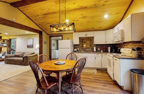Del Norte Apartment | Cozy apartment with full kitchen, patio, grill & convenient location