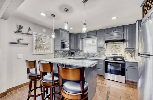 Aurora Hills House | Cozy Aurora Getaway for 6, Pet friendly!