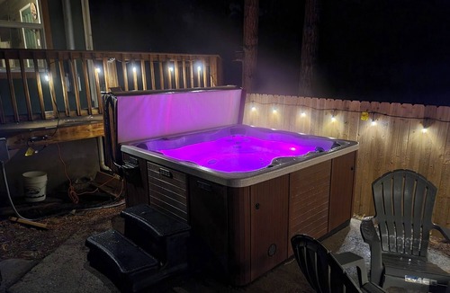 Bailey Cabin | Cozy Bear-Themed Cabin Hot-Tub w/free EV Charging