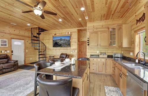 Indian Mountain Cabin | Cozy Cabin in Deer Valley with Spacious Deck and Grill!