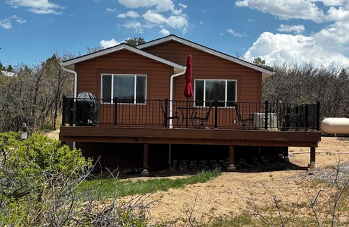 Sedalia Cabin | Cozy Cabin with a Mountain View