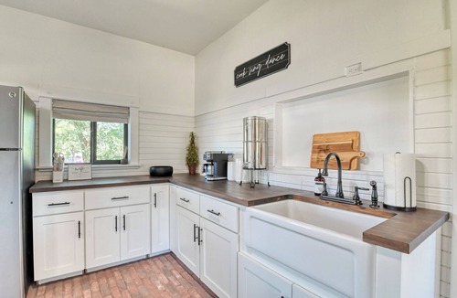 Elbert Cottage | Cozy, charming carriage house on a historic farm in Elbert