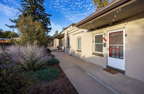 Sloan Lake Condo | Cozy Condo steps from Sloan's Lake in Denver. 2 bedrooms-1 bed