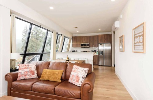 Kerr Gulch Apartment | Cozy Condo with Beautiful View of Evergreen!