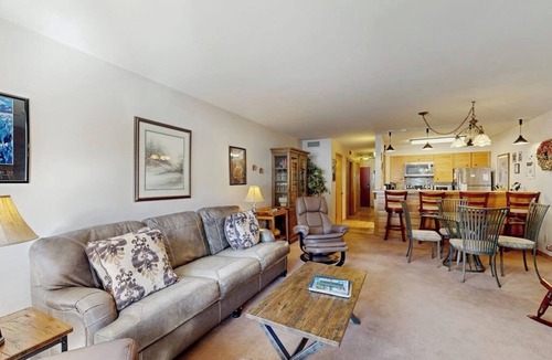 Mountain House Condo | Cozy Condo with Great Views, Shared Pool & Hot Tub - 350 Yards to the Slopes