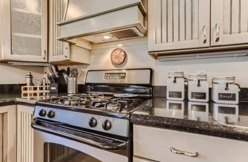 Baker House | Cozy Denver Bungalow - Baker Area - Pet Friendly!nn
