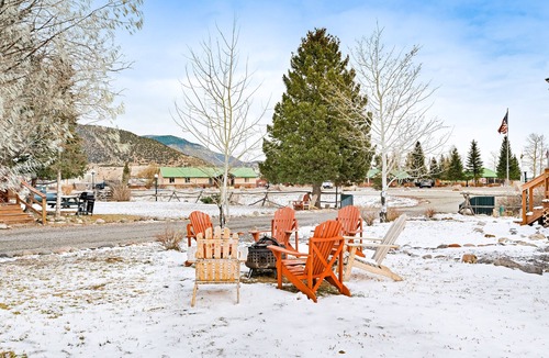 South Fork Cabin | Cozy dog-friendly lodge with kitchen, entertainment, ski access & shared grill