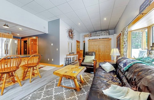 Carrabassett Valley Apartment | Cozy, ground-floor duplex retreat with direct shuttle service to Sugarloaf