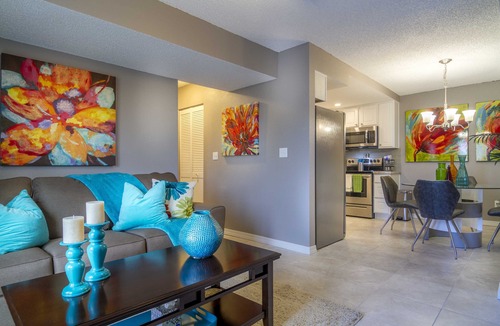 Colorado Springs House | Cozy home In The Heart Of Historic Old Colorado City! Cozy rates!