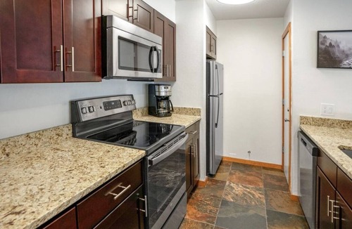 Lakeside Village Condo | Cozy Keystone Condo in the heart of it all