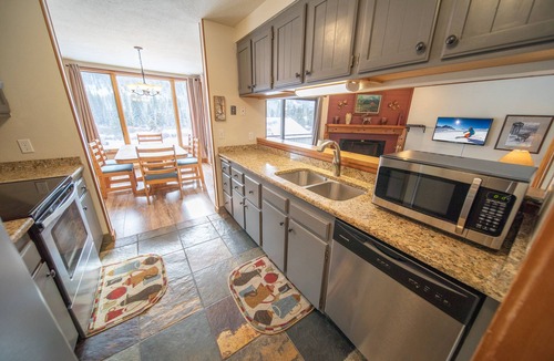 Lakeside Village Condo | Cozy Keystone Studio | Lake, Views + Pool