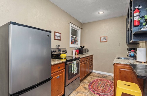 Barths Apartment | Cozy King by Red Rocks & Downtown Denver