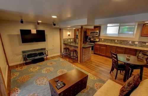 Fort Collins House | Cozy Luxury Remodel, Fantastic Backyard! Walk in 5 minutes to CSU/Old Town