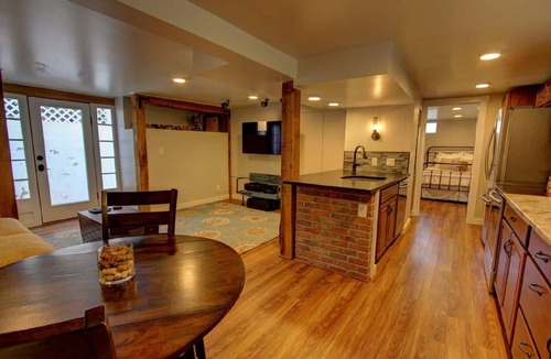 Fort Collins House | Cozy Luxury Remodel, Fantastic Backyard! Walk in 5 minutes to CSU/Old Town