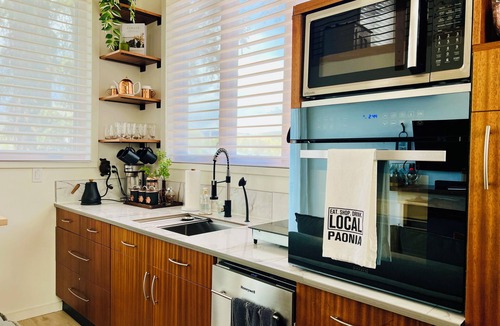 Paonia House | Cozy, Modern Stay: Views, Fireplace, Walk Downtown